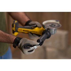Aku úhlová bruska 125mm Stanley SFMCG700B V20 18V - bez Aku a nabíječky