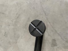 Svorka s křížovým posuvem a dorazem