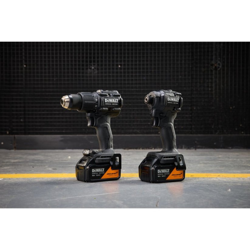 Sada nářadí Dewalt DCK2222MP2T - vrtačka, utahovák, 2x aku, nabíječka, kufr