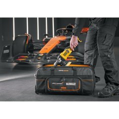 Sportovní taška na nářadí 28" Dewalt DWST83522-9 s výsuvnou rukojetí a kolečky limitovaná edice McLaren