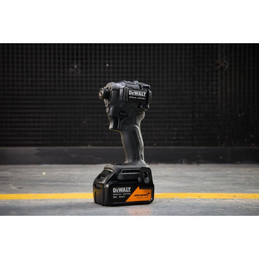 Rázový utahovák Dewalt McLaren DCF86MP2T - 2xAku 5,0Ah, nabíječka, kufr TSTAK