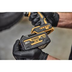 Akumulátor s gumovým krytem Dewalt DCB184G 18V XR 5,0Ah