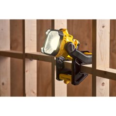 LED světlomet Stanley SFMCL030B 18V V20 - bez baterie a nabíječky